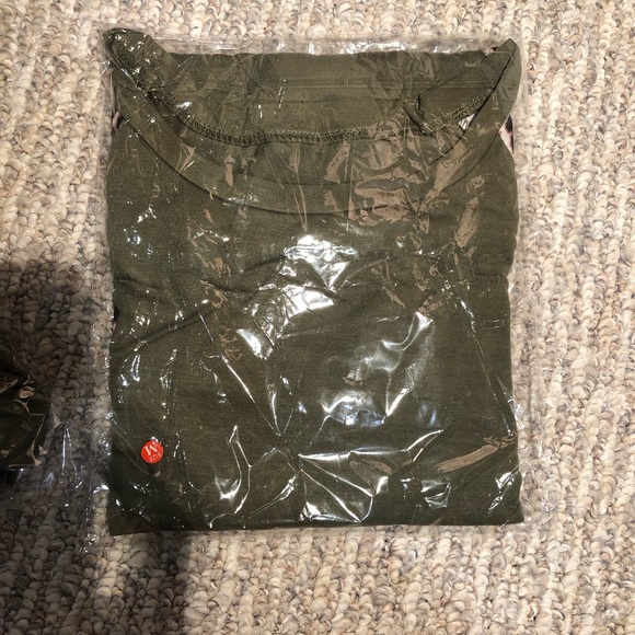 Women’s long sleeve shirt. - Picture 3 of 5